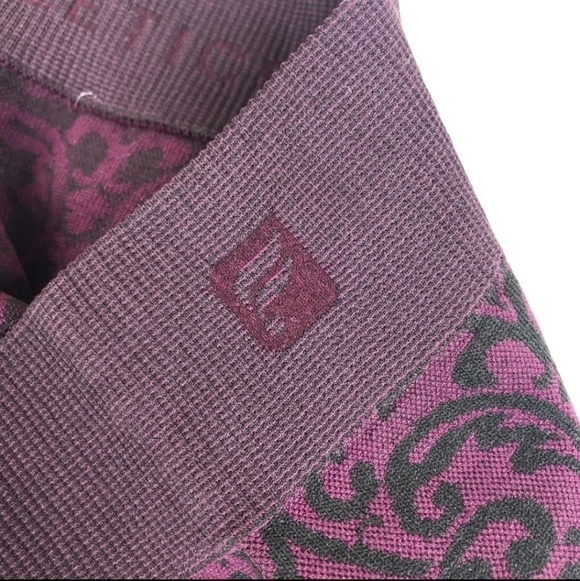 NWT Fabletics SEBASTIAN SEAMLESS TIGHT Burgundy Demask Leggings XXS XS New - Picture 7 of 10